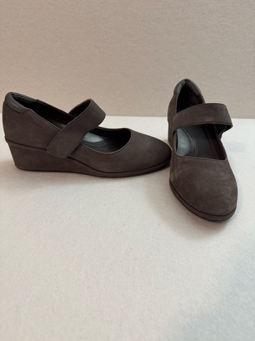 Nurture by Lamaze New Leather Suede Gray 2" Wedge Comfort Strap Shoe 9.5M